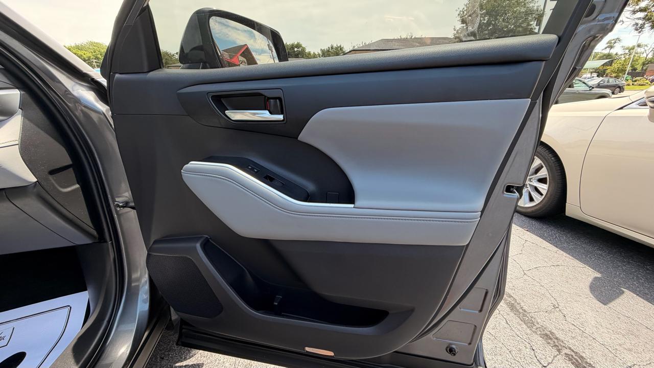 Toyota Highlander Hybrid XLE AWD (Natl) 2022
