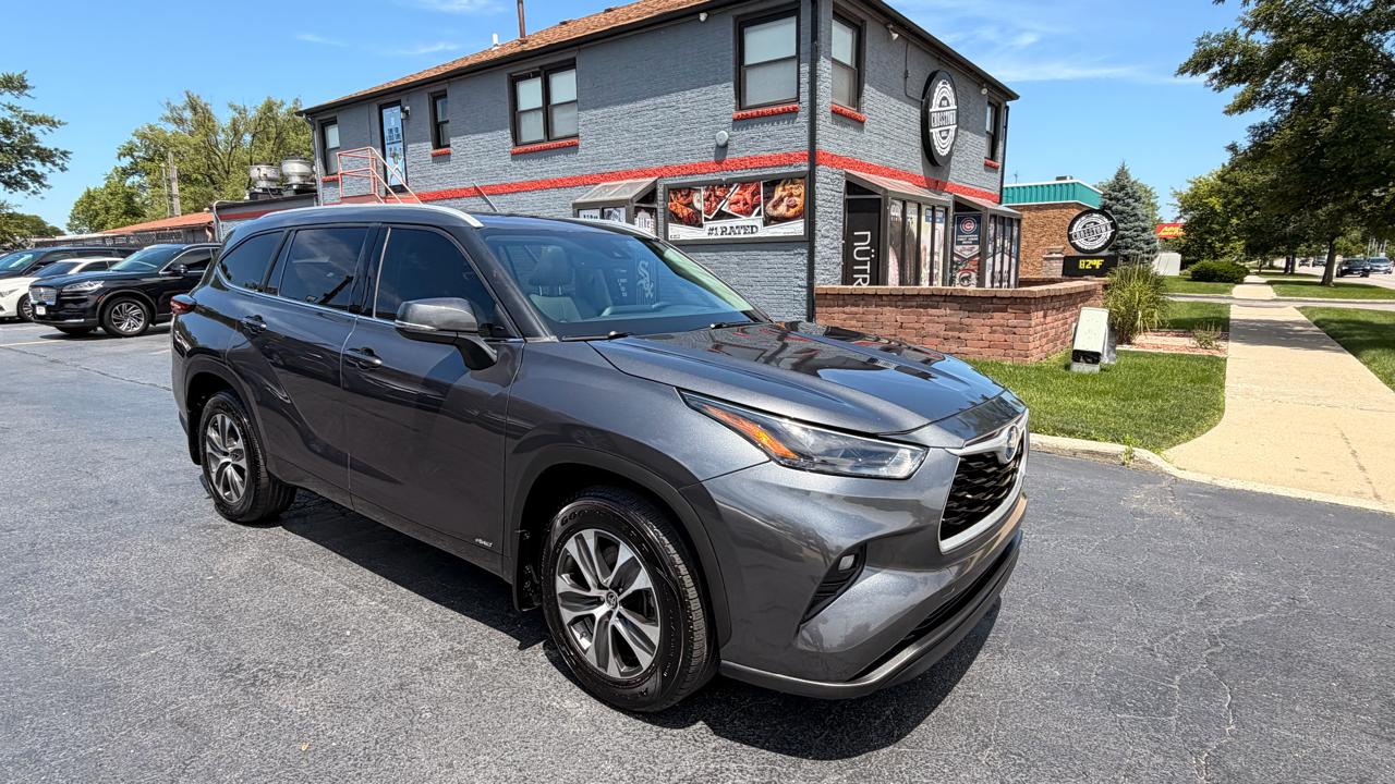 Toyota Highlander Hybrid XLE AWD (Natl) 2022