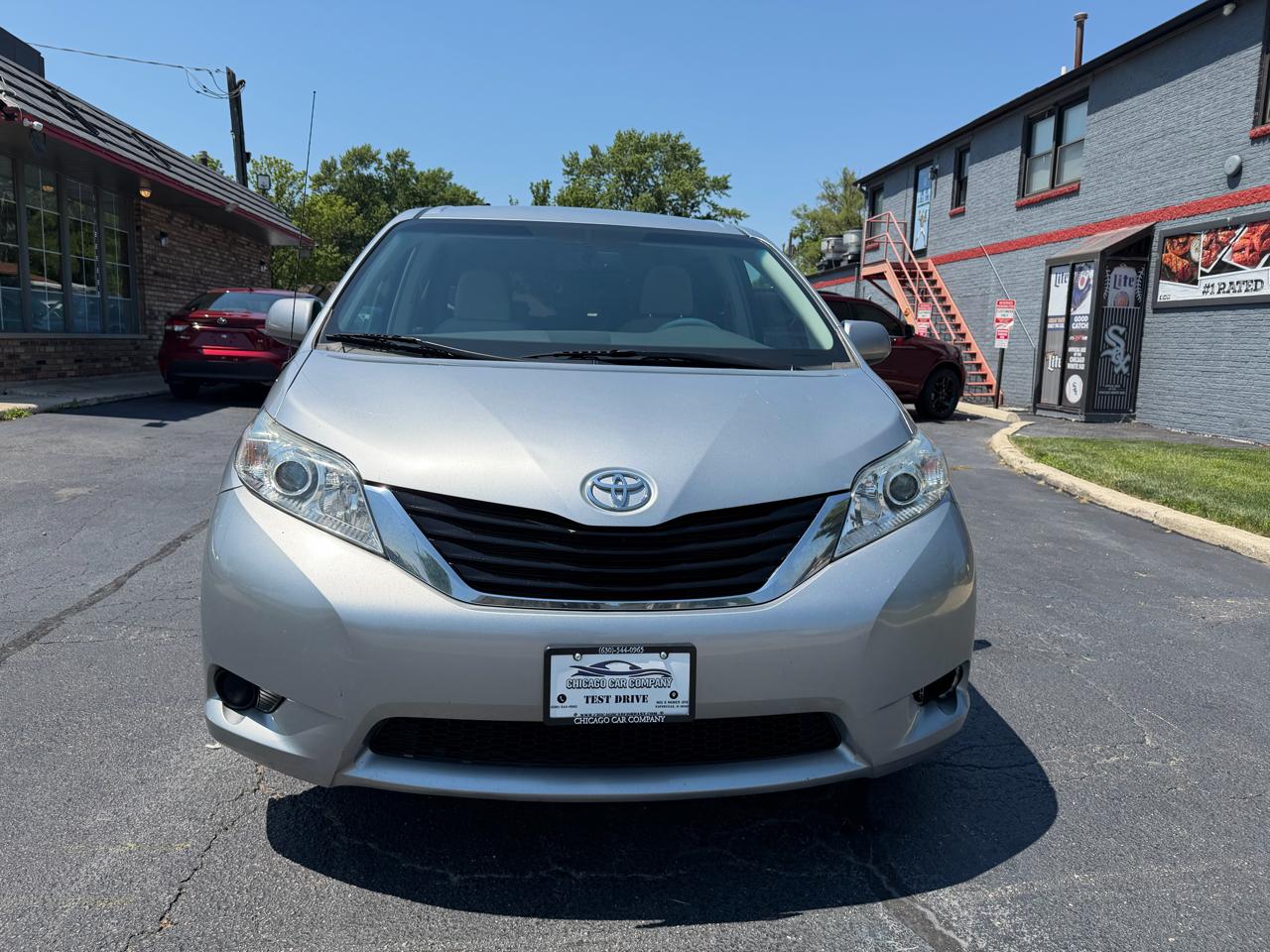 Toyota Sienna 5dr 8-Pass Van V6 LE FWD (Natl) 2014