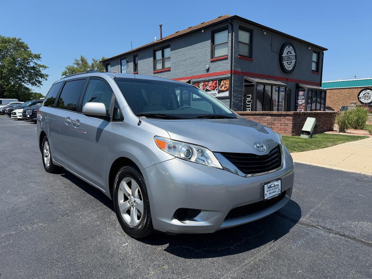 Toyota Sienna 5dr 8-Pass Van V6 LE FWD (Natl) 2014