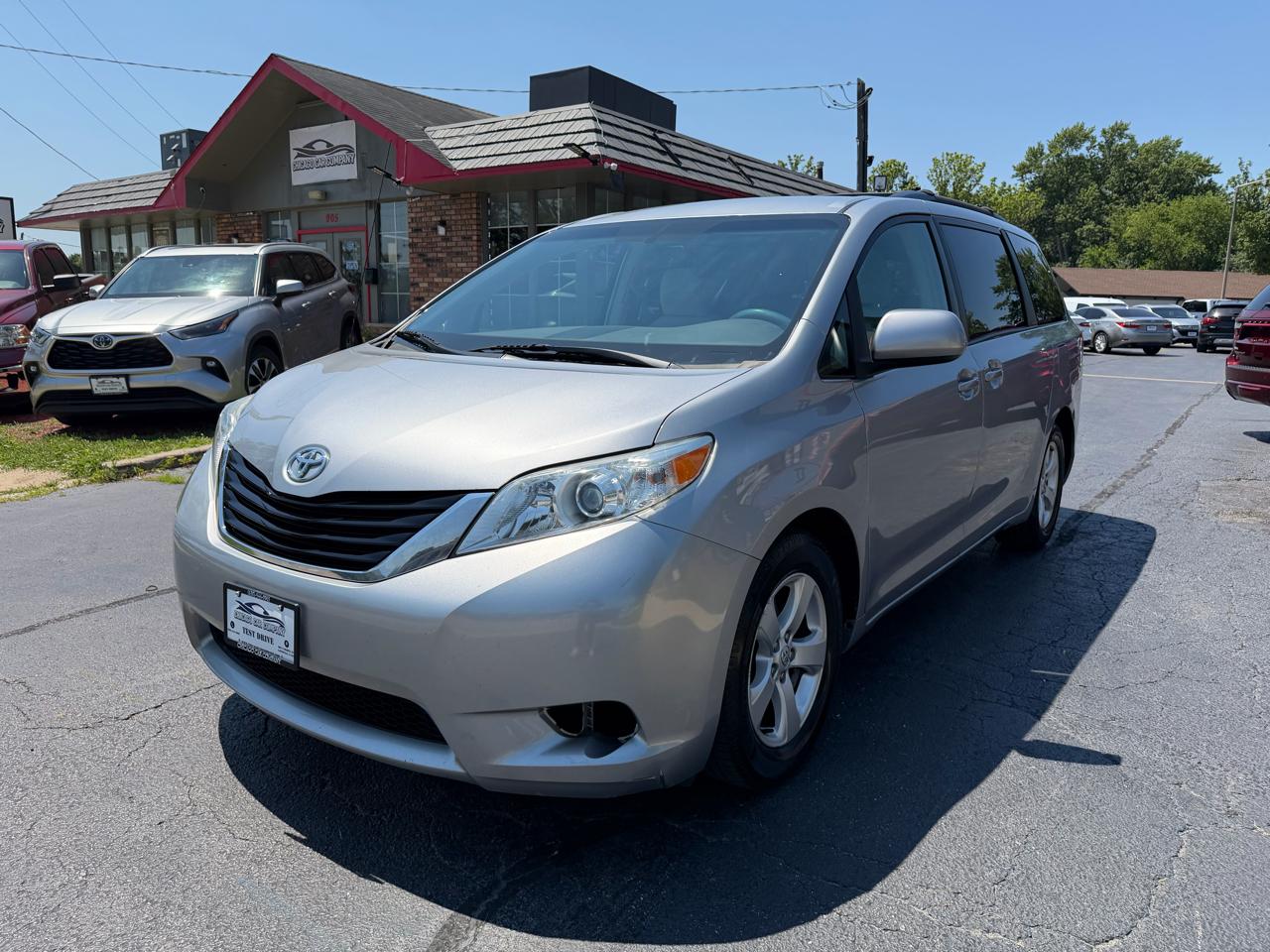 Toyota Sienna 5dr 8-Pass Van V6 LE FWD (Natl) 2014