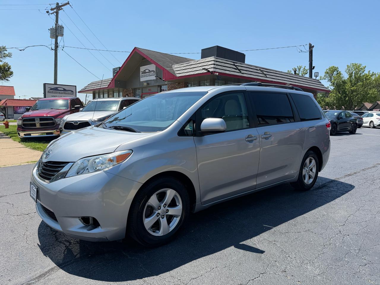 Toyota Sienna 5dr 8-Pass Van V6 LE FWD (Natl) 2014