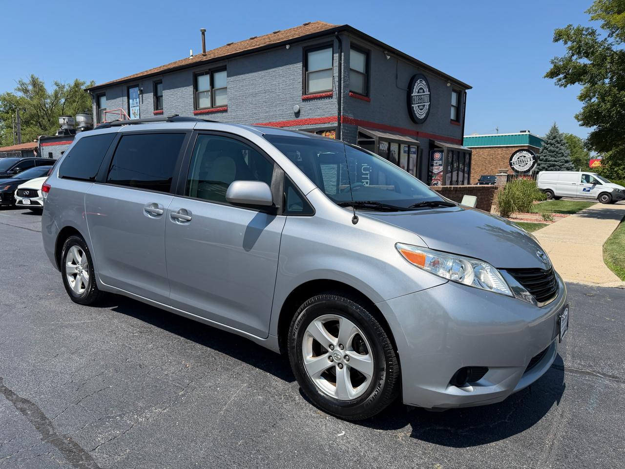 Toyota Sienna 5dr 8-Pass Van V6 LE FWD (Natl) 2014