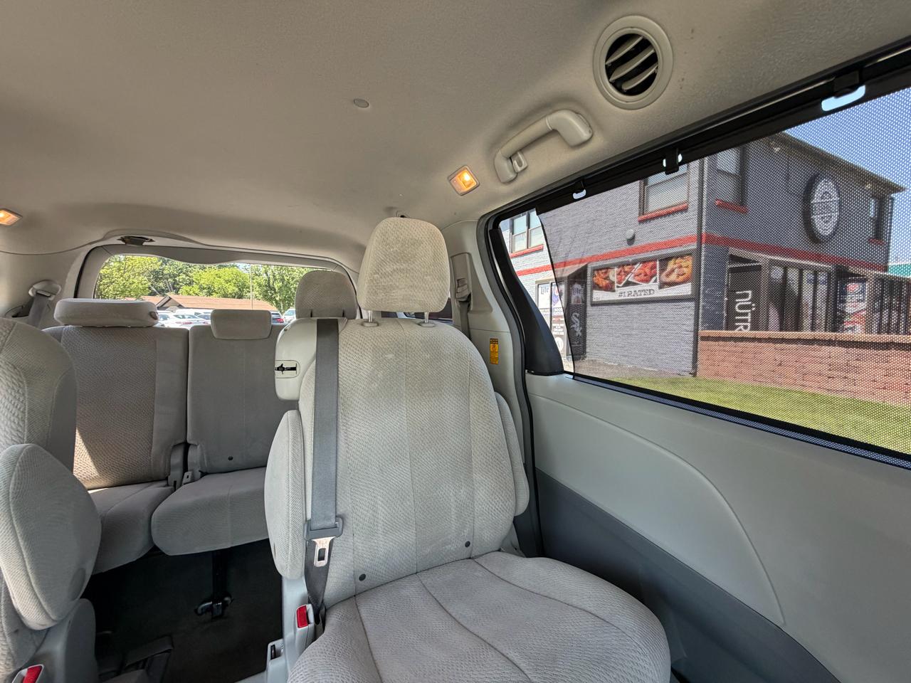 Toyota Sienna 5dr 8-Pass Van V6 LE FWD (Natl) 2014
