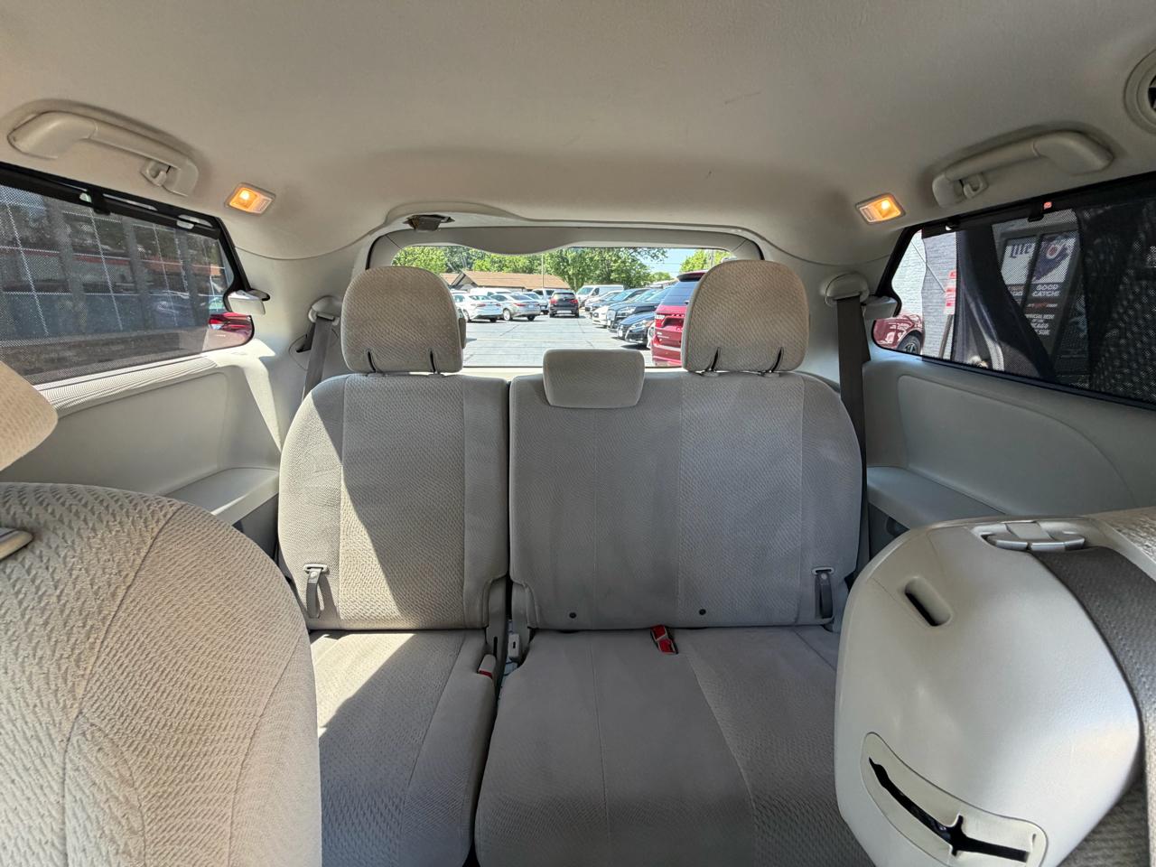 Toyota Sienna 5dr 8-Pass Van V6 LE FWD (Natl) 2014