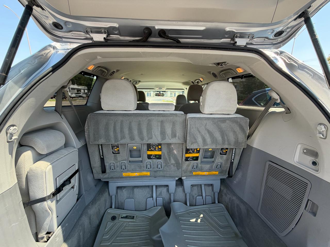 Toyota Sienna 5dr 8-Pass Van V6 LE FWD (Natl) 2014
