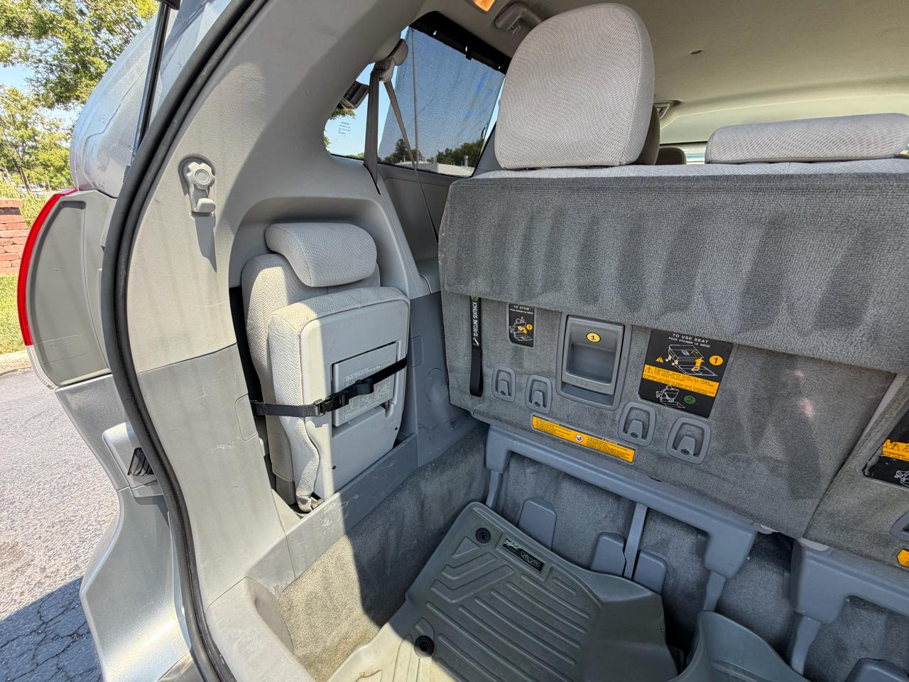 Toyota Sienna 5dr 8-Pass Van V6 LE FWD (Natl) 2014