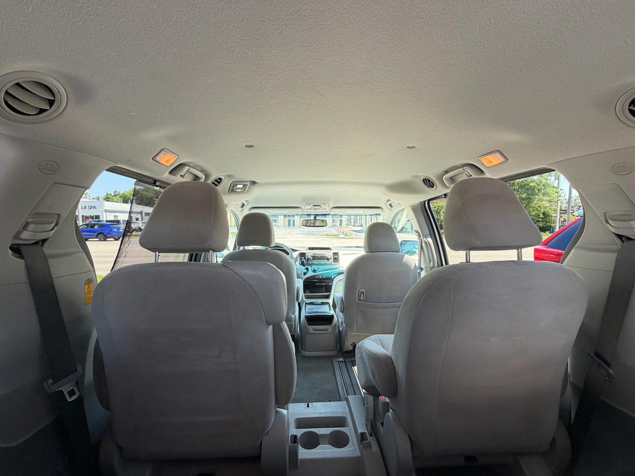 Toyota Sienna 5dr 8-Pass Van V6 LE FWD (Natl) 2014