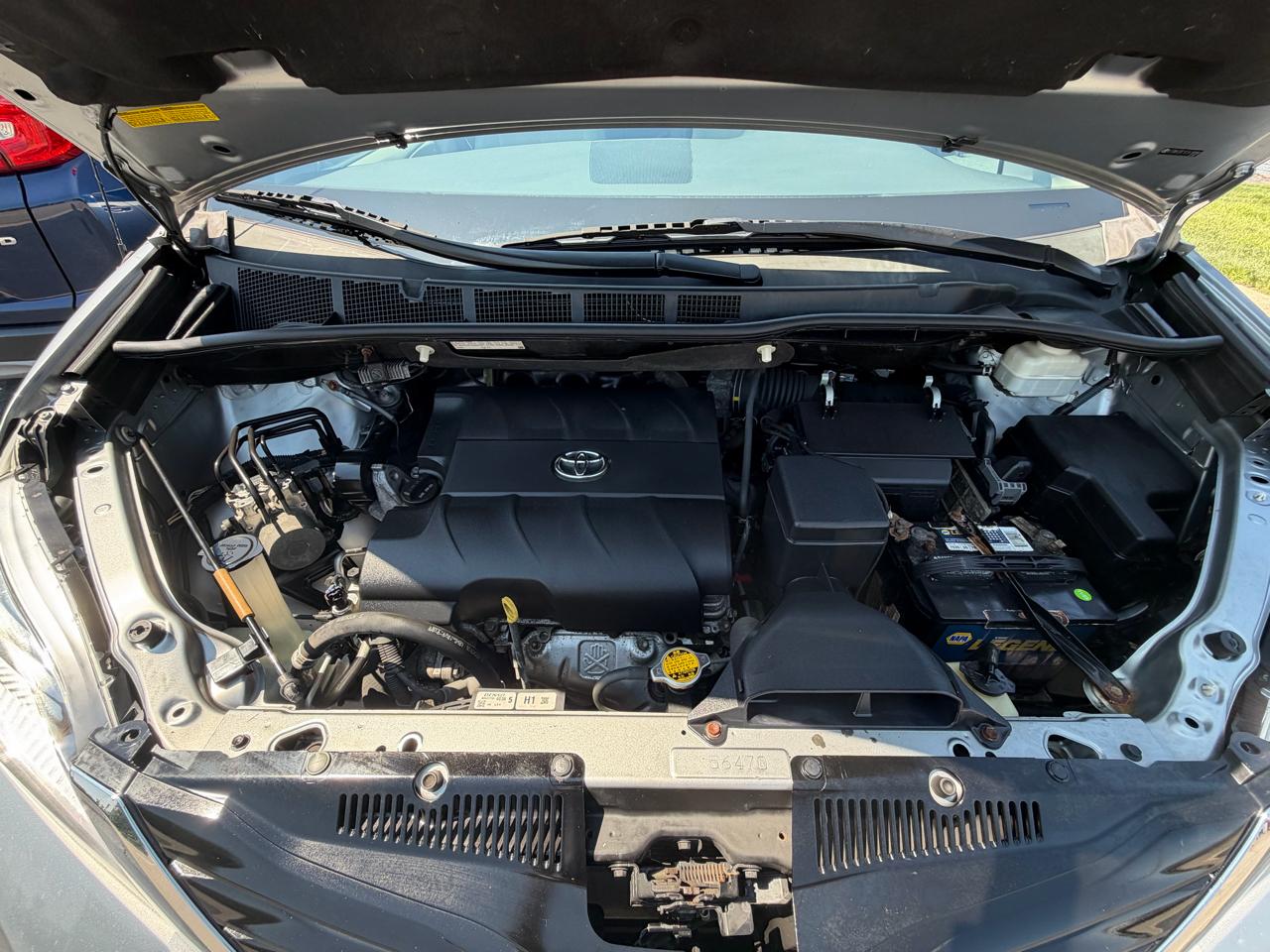 Toyota Sienna 5dr 8-Pass Van V6 LE FWD (Natl) 2014