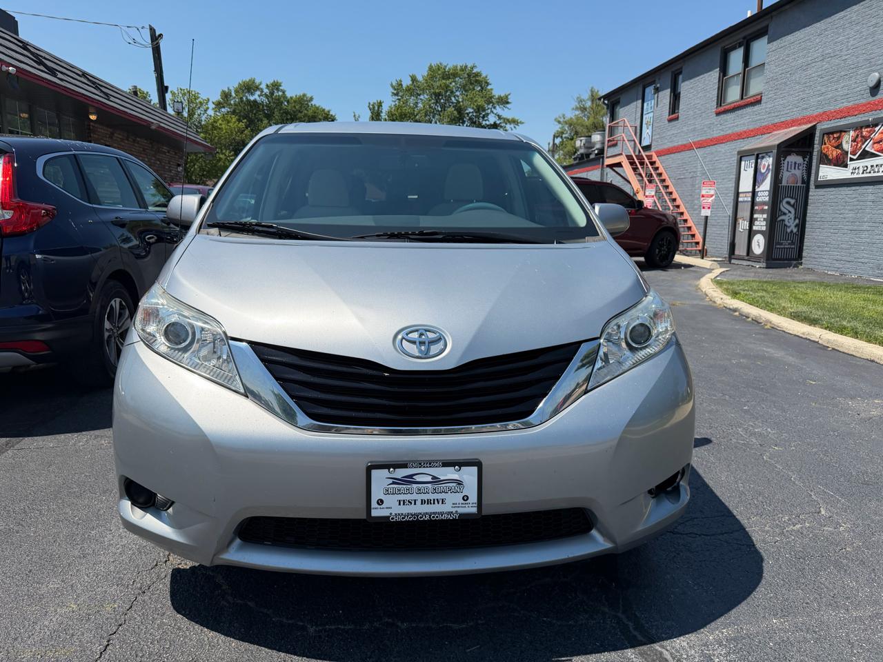 Toyota Sienna 5dr 8-Pass Van V6 LE FWD (Natl) 2014