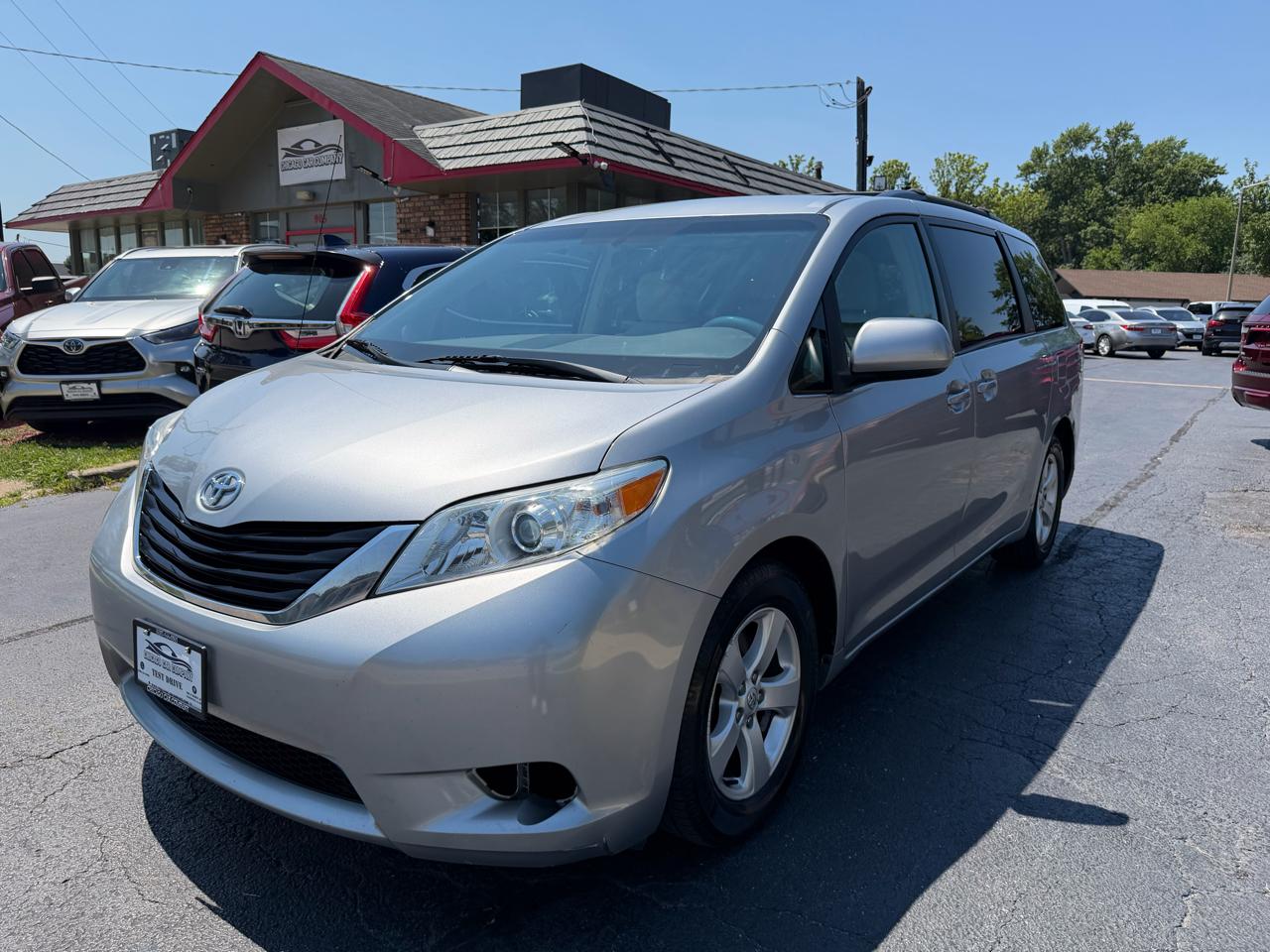 Toyota Sienna 5dr 8-Pass Van V6 LE FWD (Natl) 2014