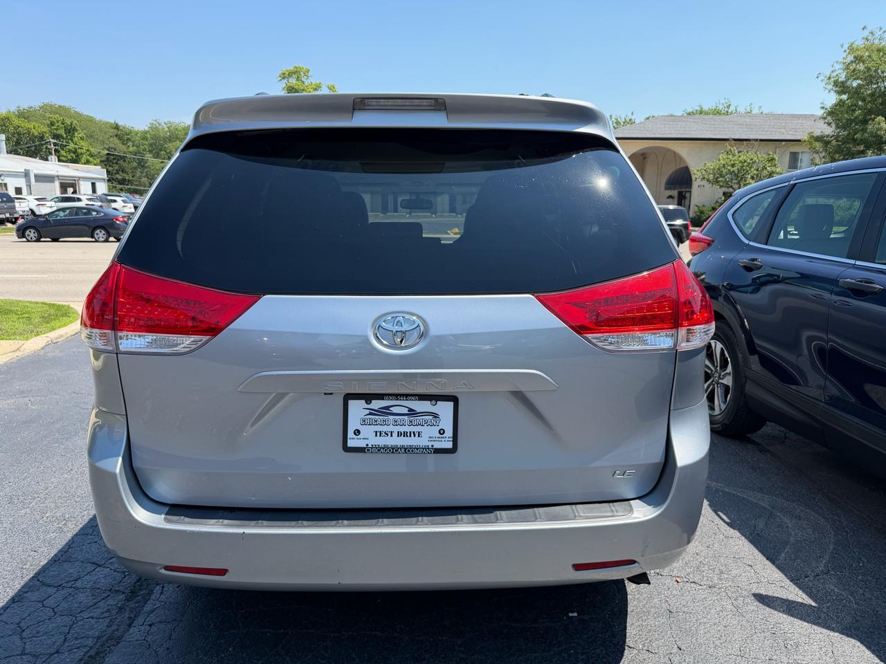 Toyota Sienna 5dr 8-Pass Van V6 LE FWD (Natl) 2014