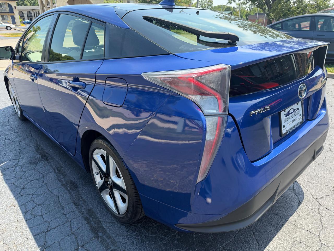 Toyota Prius Three Touring (Natl) 2017