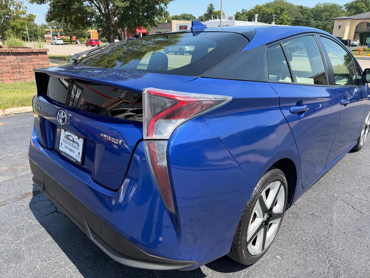 Toyota Prius Three Touring (Natl) 2017