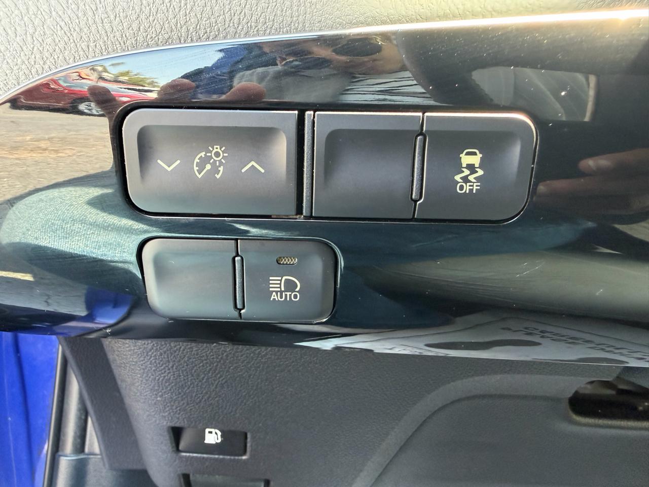 Toyota Prius Three Touring (Natl) 2017