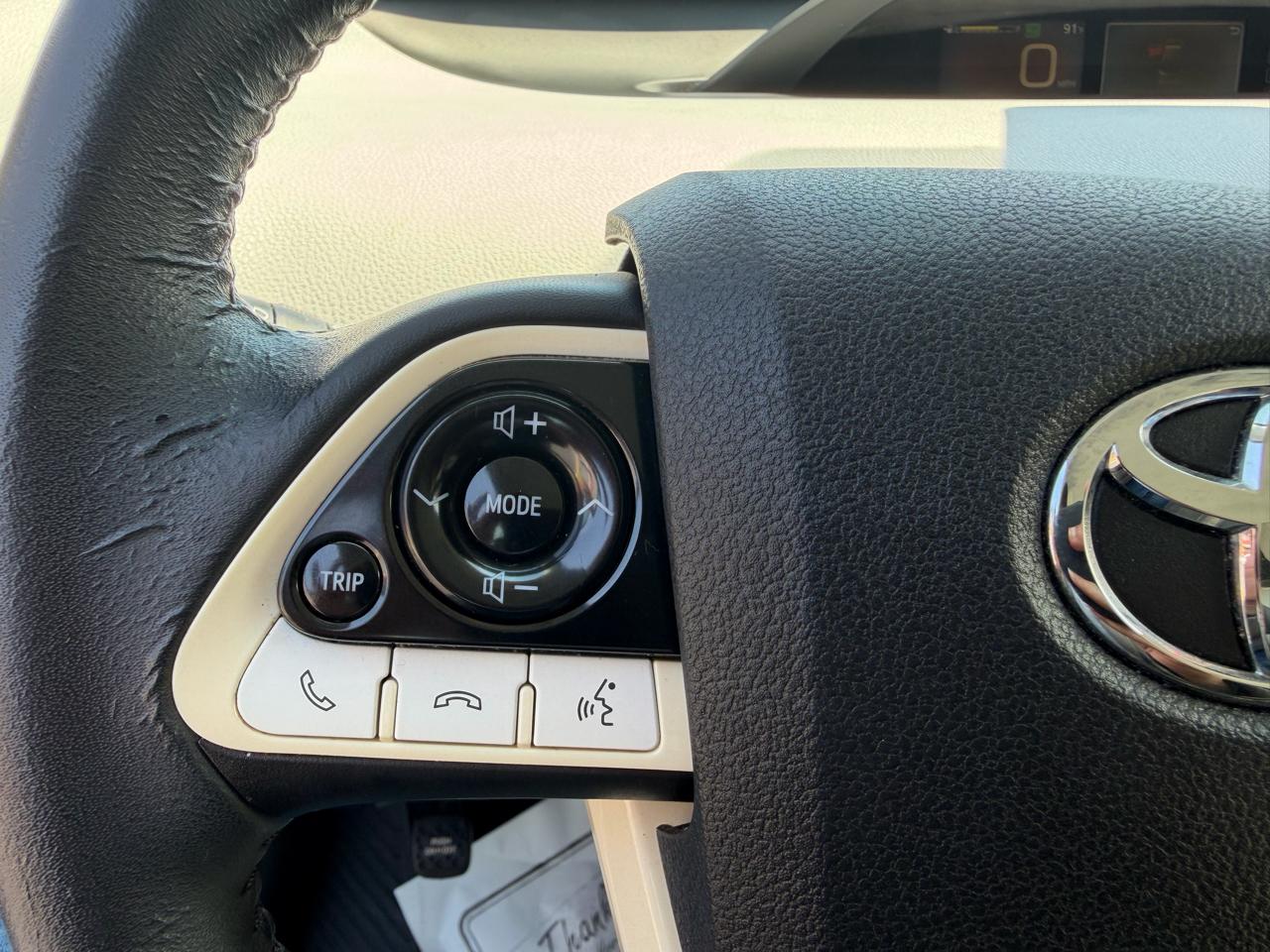 Toyota Prius Three Touring (Natl) 2017