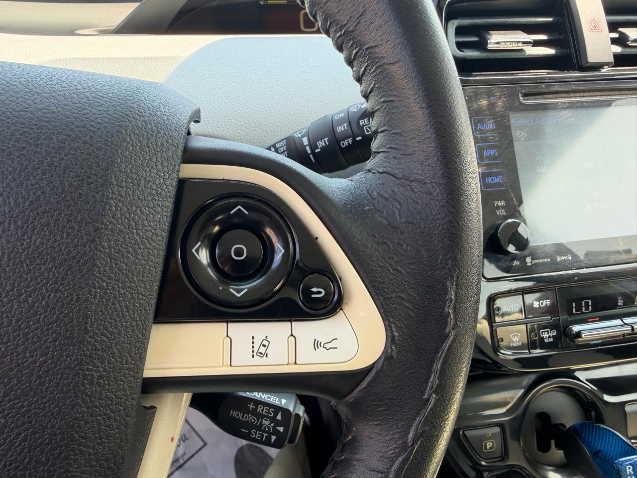 Toyota Prius Three Touring (Natl) 2017