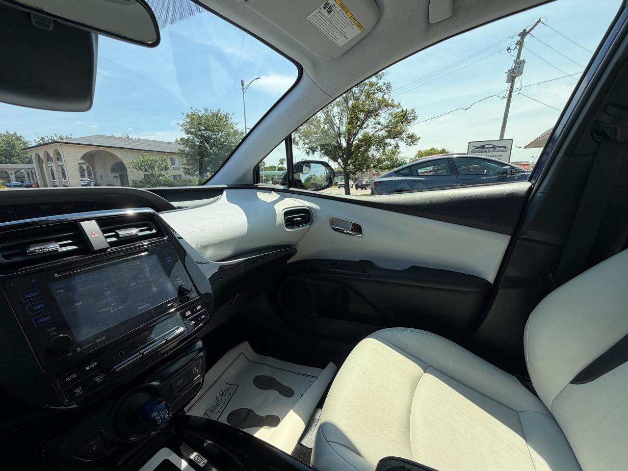 Toyota Prius Three Touring (Natl) 2017