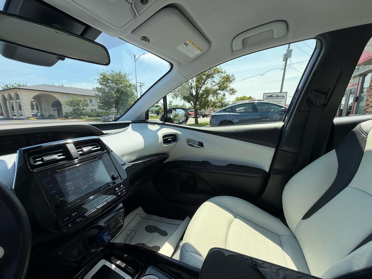 Toyota Prius Three Touring (Natl) 2017