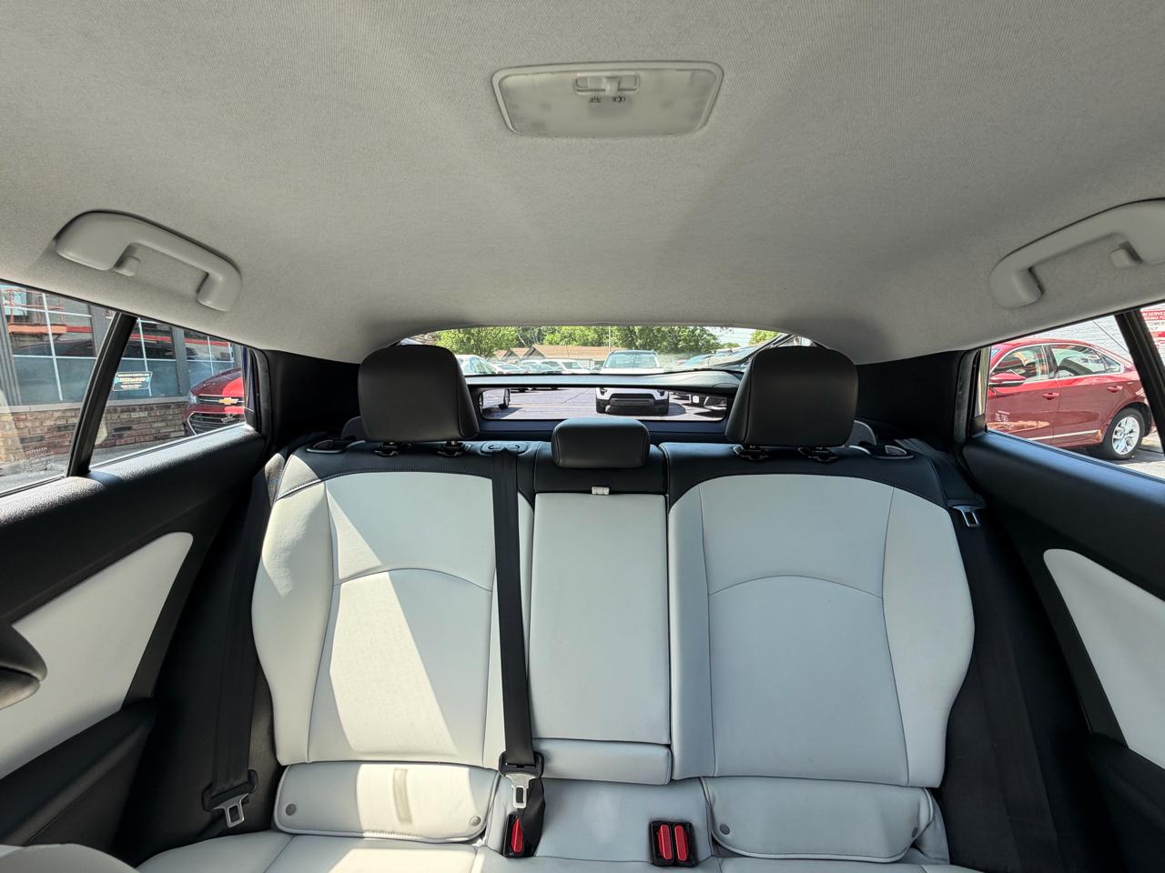 Toyota Prius Three Touring (Natl) 2017