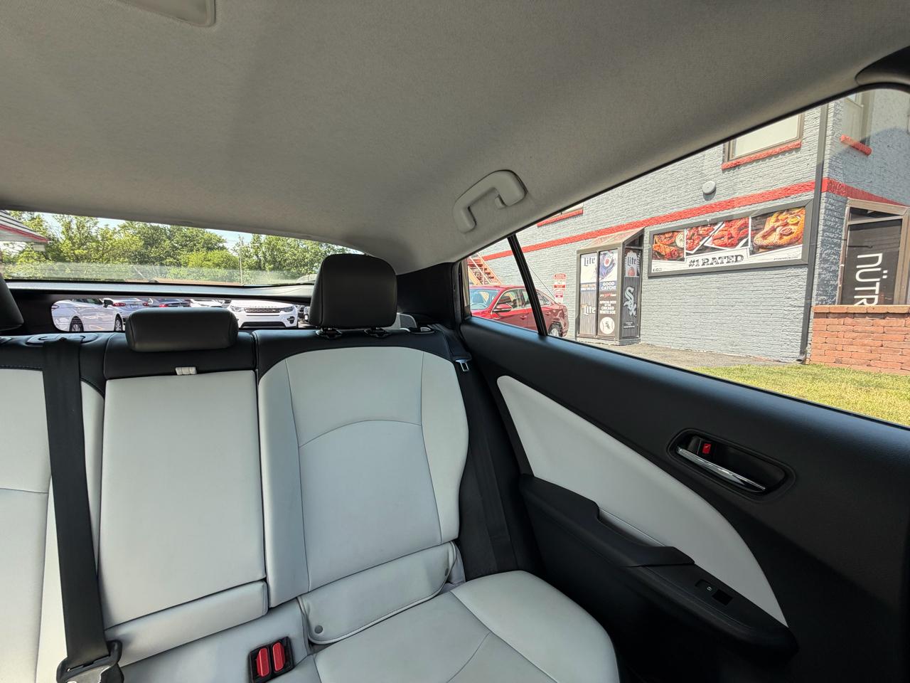 Toyota Prius Three Touring (Natl) 2017