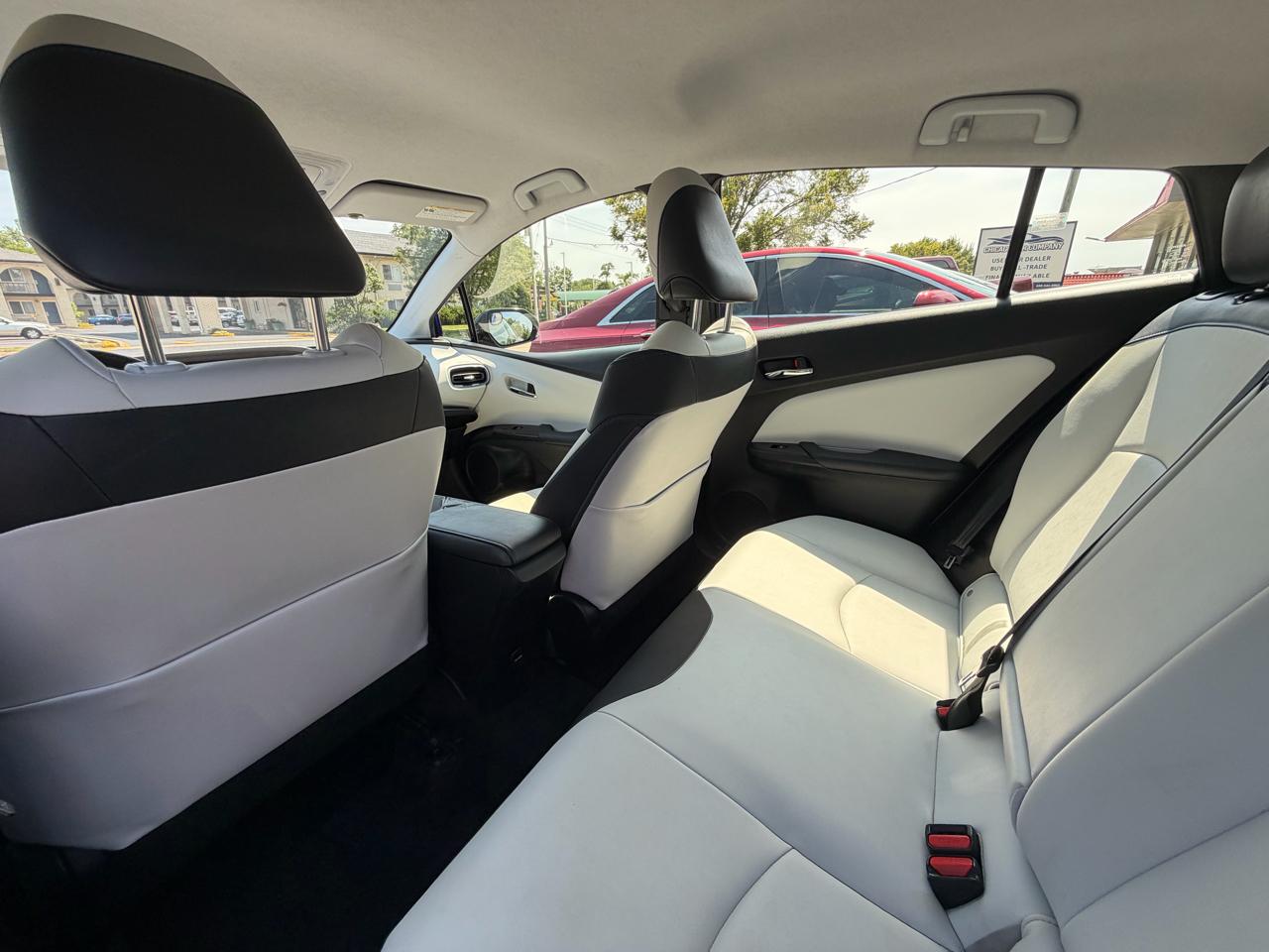 Toyota Prius Three Touring (Natl) 2017