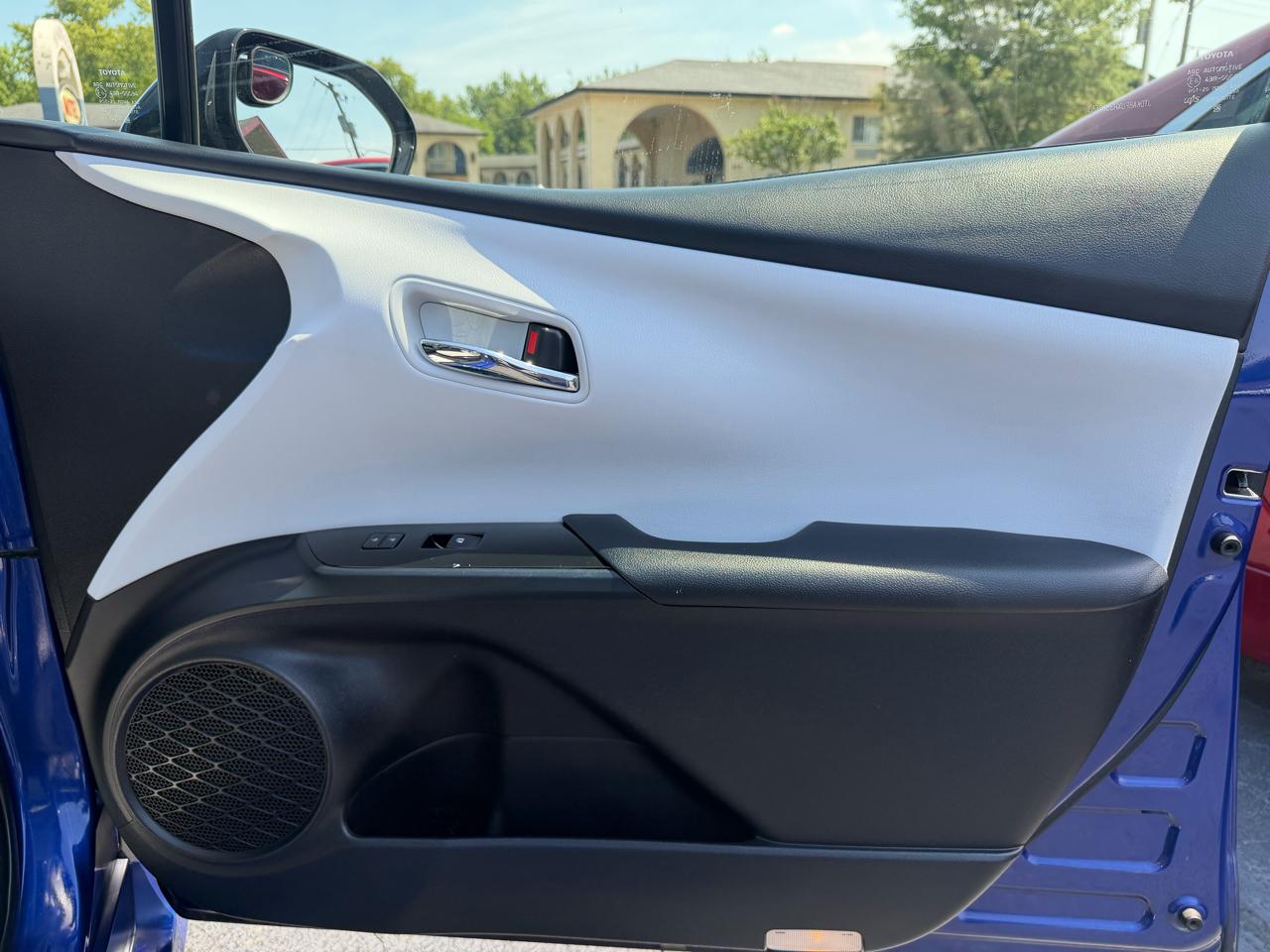 Toyota Prius Three Touring (Natl) 2017