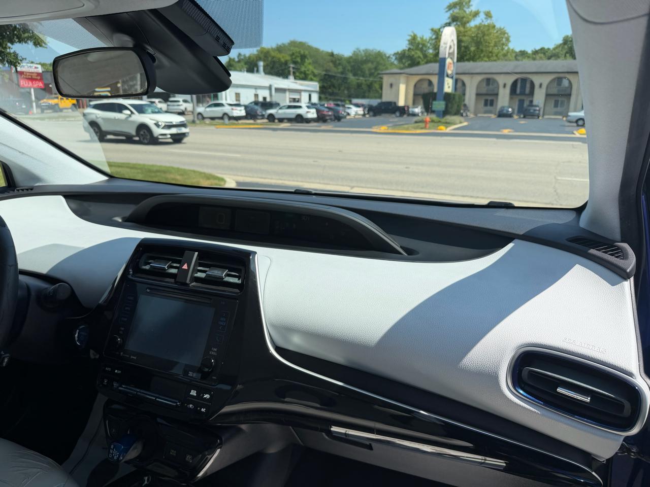 Toyota Prius Three Touring (Natl) 2017