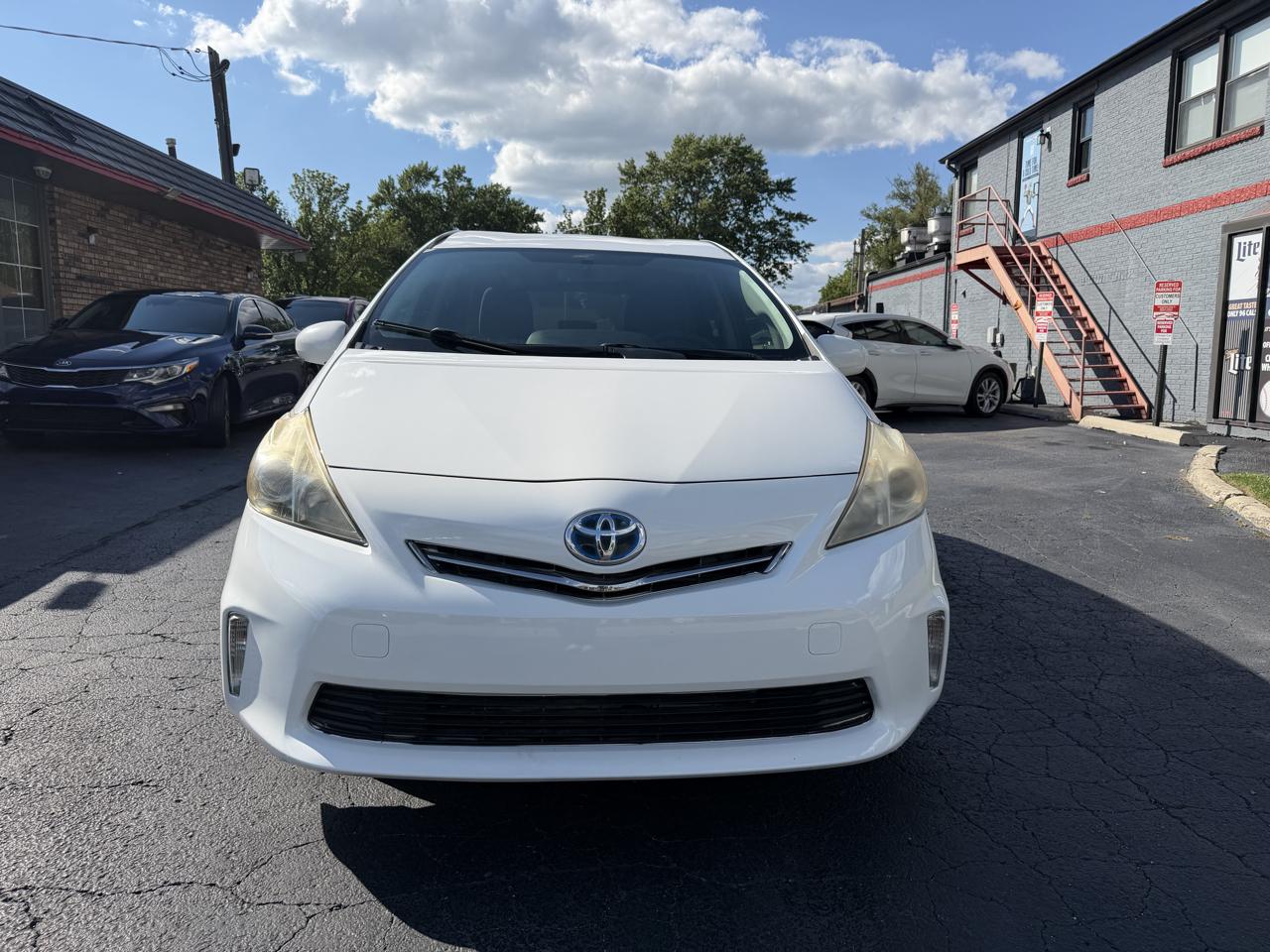 Toyota Prius V 5dr Wgn Three (Natl) 2012