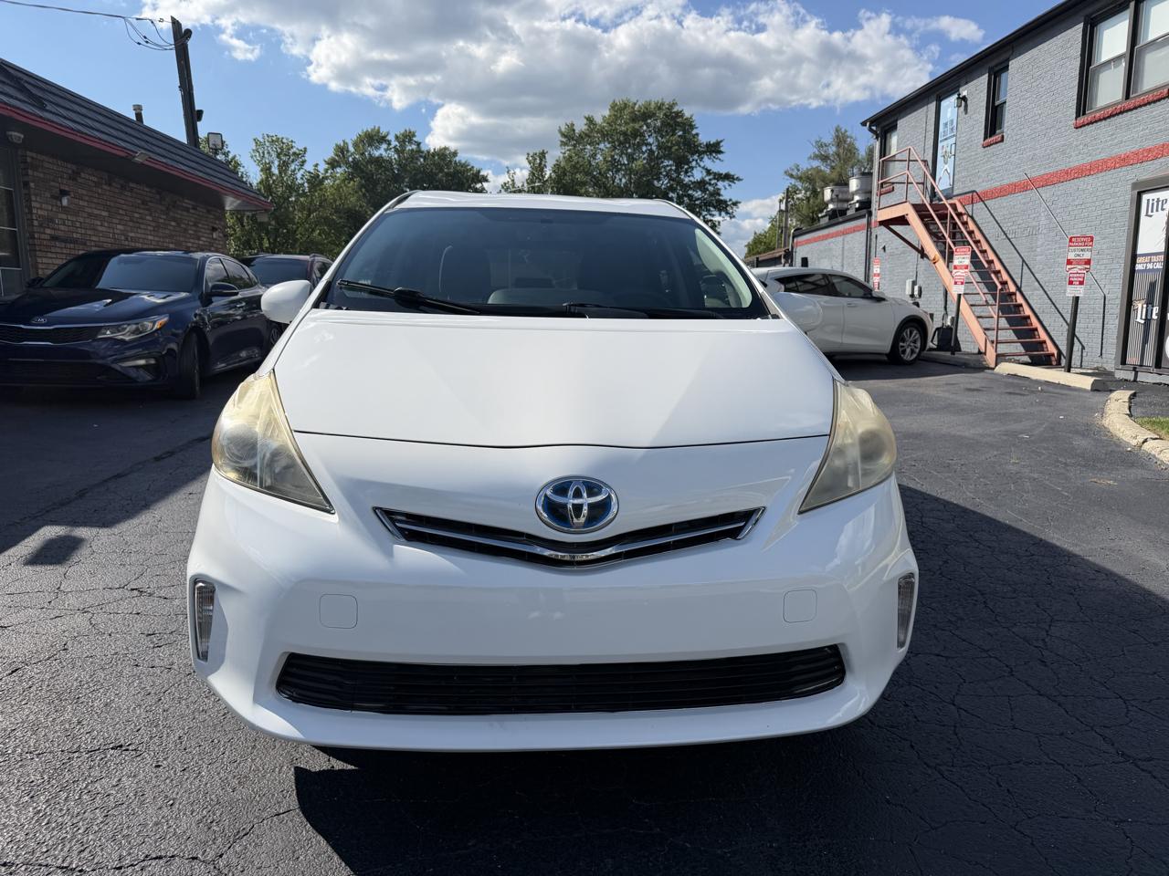 Toyota Prius V 5dr Wgn Three (Natl) 2012