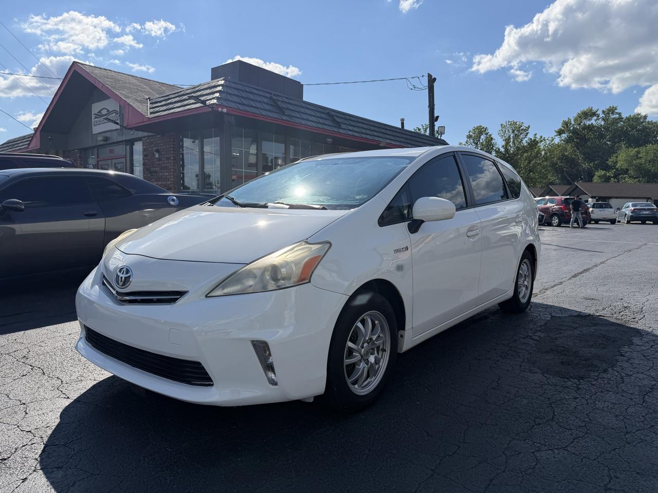 Toyota Prius V 5dr Wgn Three (Natl) 2012
