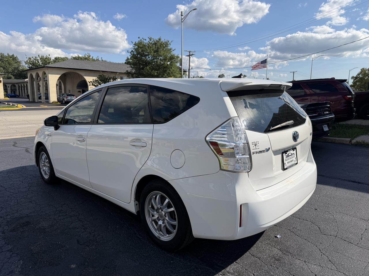Toyota Prius V 5dr Wgn Three (Natl) 2012