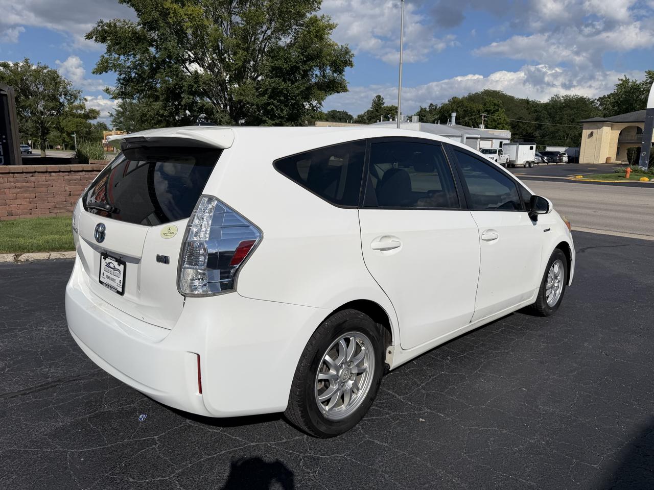 Toyota Prius V 5dr Wgn Three (Natl) 2012