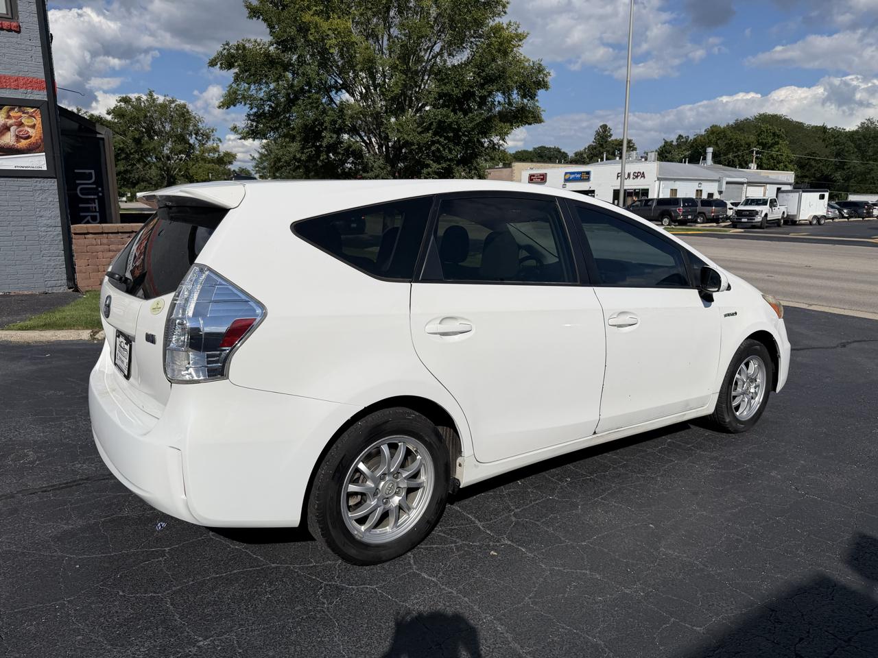 Toyota Prius V 5dr Wgn Three (Natl) 2012
