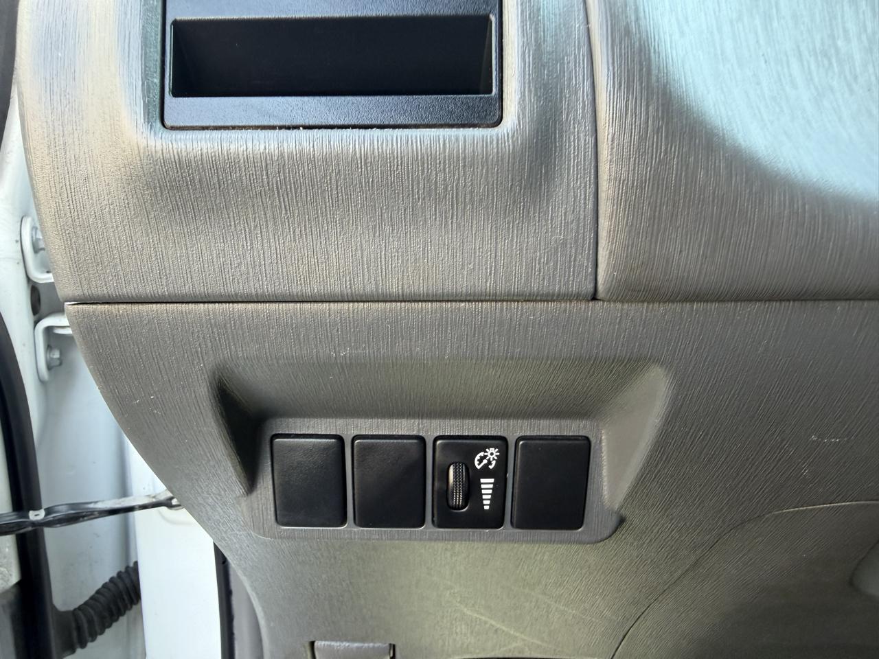 Toyota Prius V 5dr Wgn Three (Natl) 2012