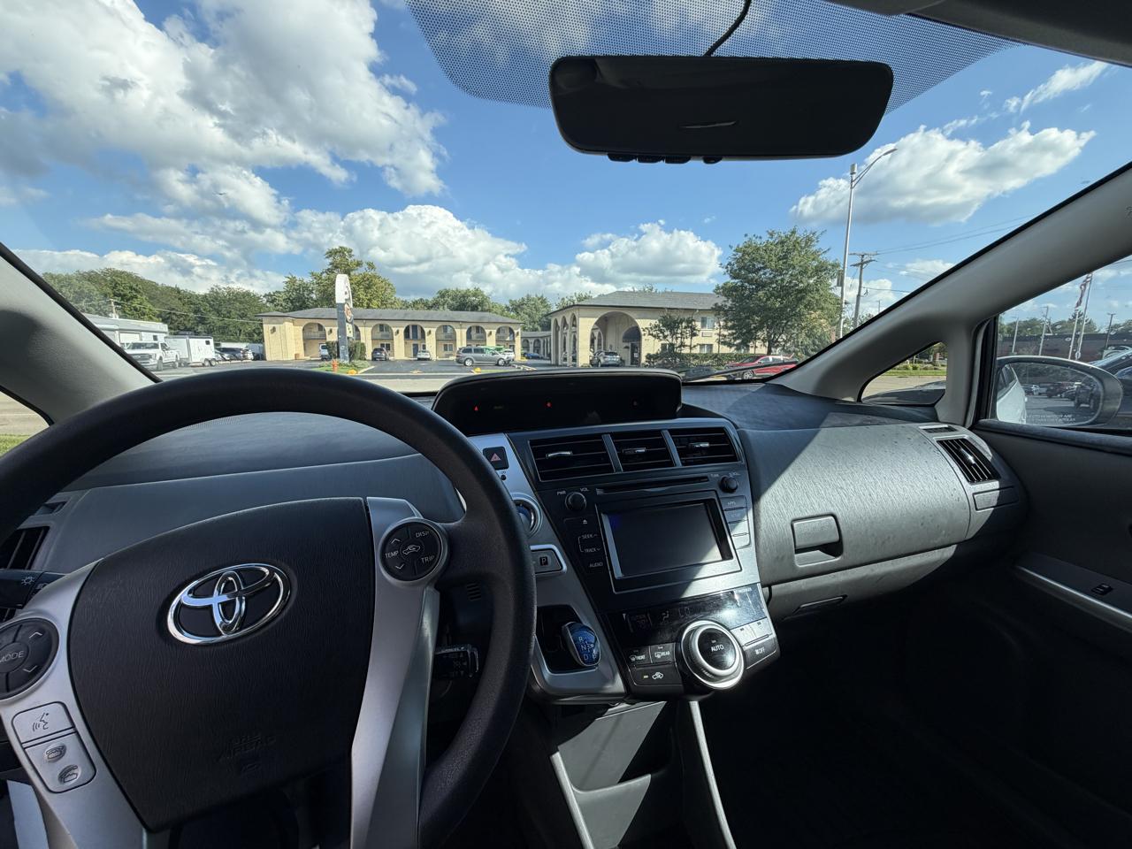 Toyota Prius V 5dr Wgn Three (Natl) 2012