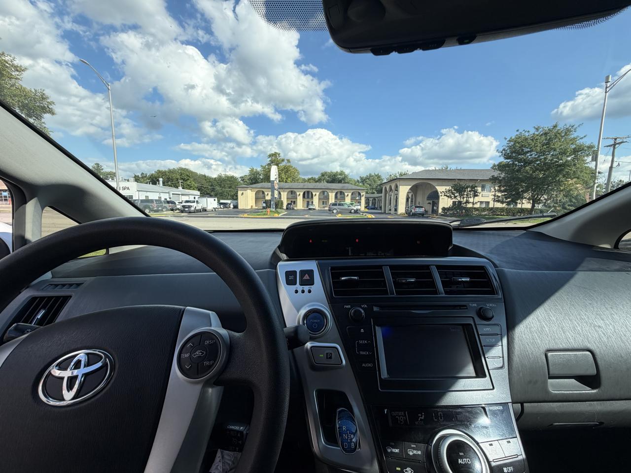 Toyota Prius V 5dr Wgn Three (Natl) 2012