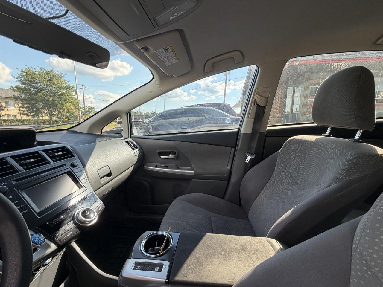 Toyota Prius V 5dr Wgn Three (Natl) 2012