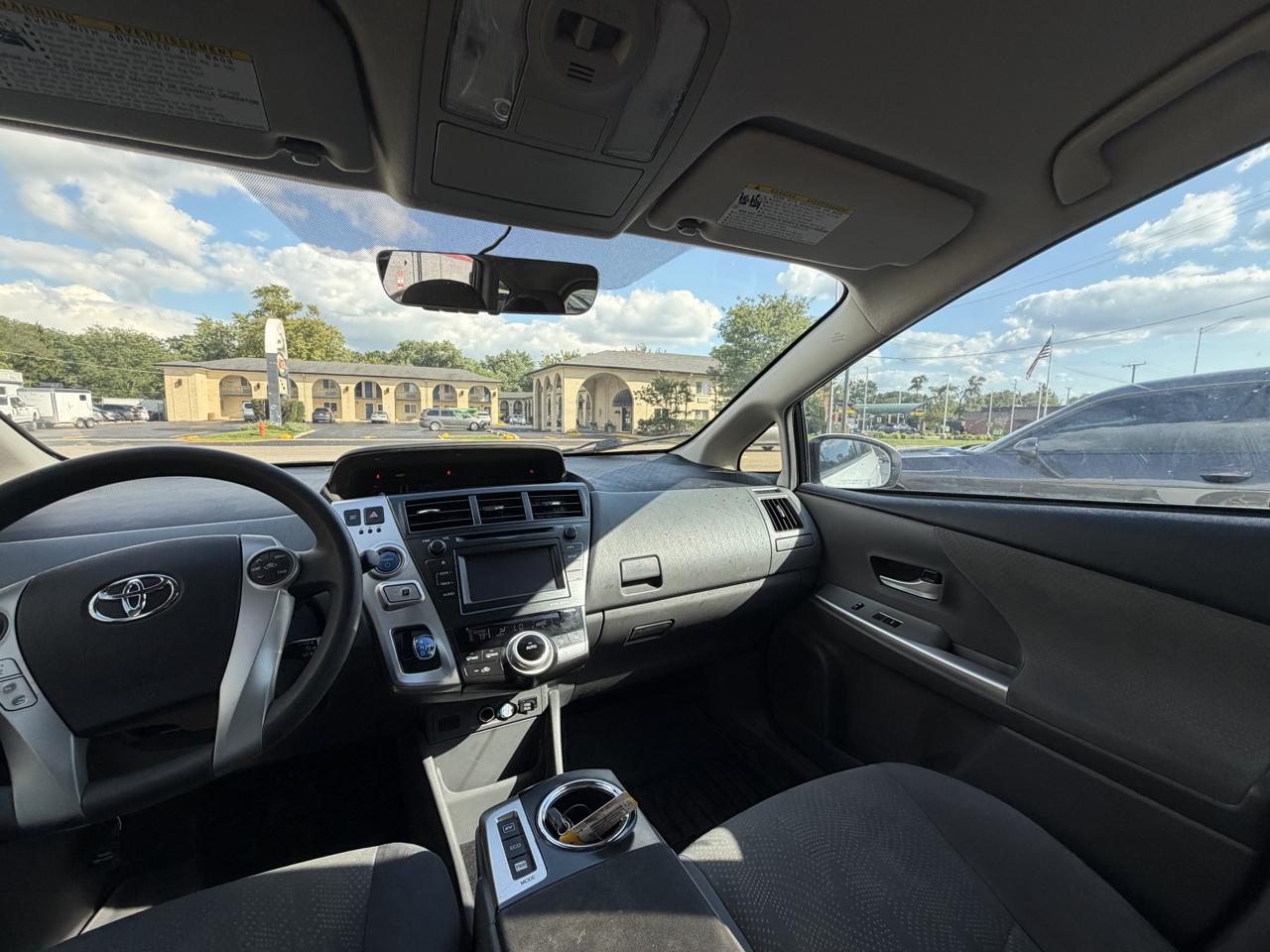 Toyota Prius V 5dr Wgn Three (Natl) 2012
