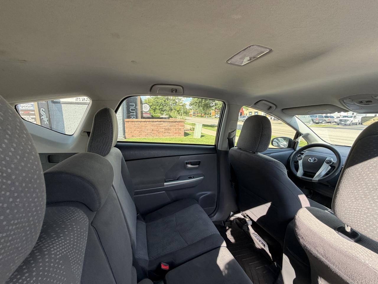 Toyota Prius V 5dr Wgn Three (Natl) 2012