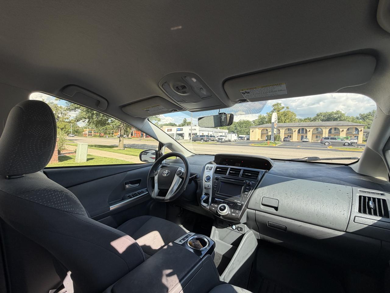 Toyota Prius V 5dr Wgn Three (Natl) 2012