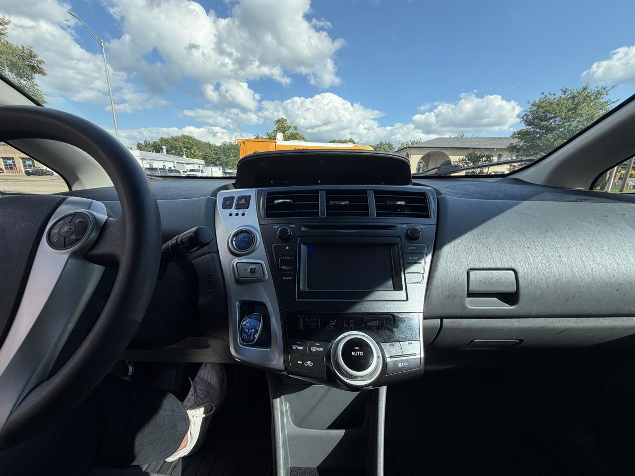 Toyota Prius V 5dr Wgn Three (Natl) 2012
