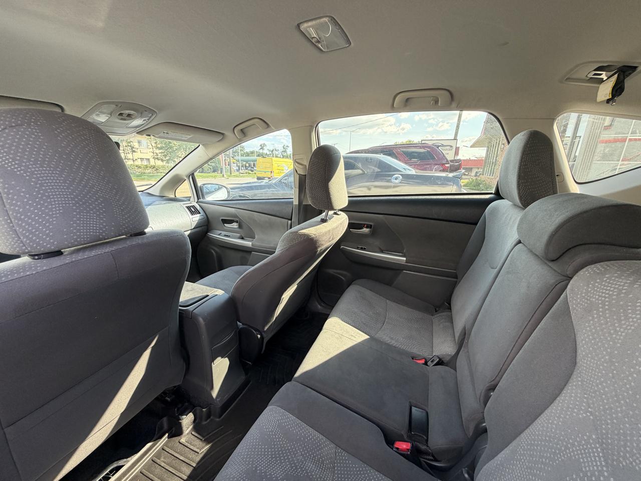 Toyota Prius V 5dr Wgn Three (Natl) 2012
