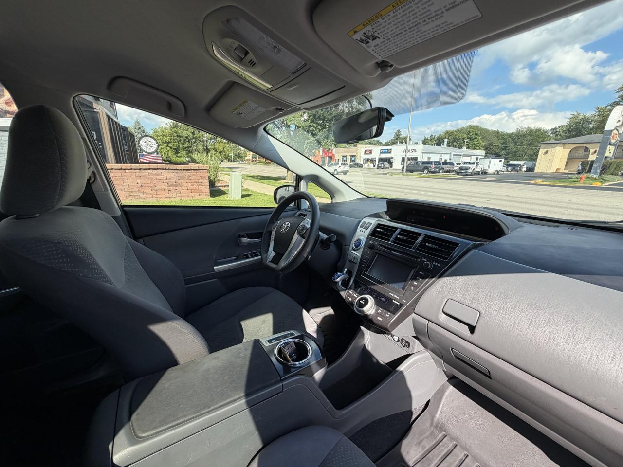 Toyota Prius V 5dr Wgn Three (Natl) 2012