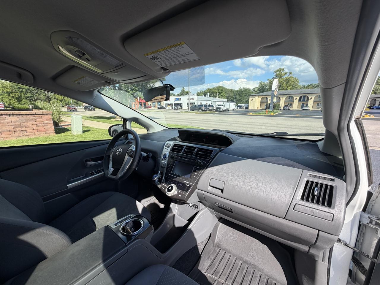 Toyota Prius V 5dr Wgn Three (Natl) 2012