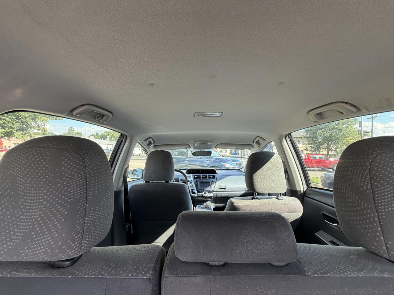 Toyota Prius V 5dr Wgn Three (Natl) 2012