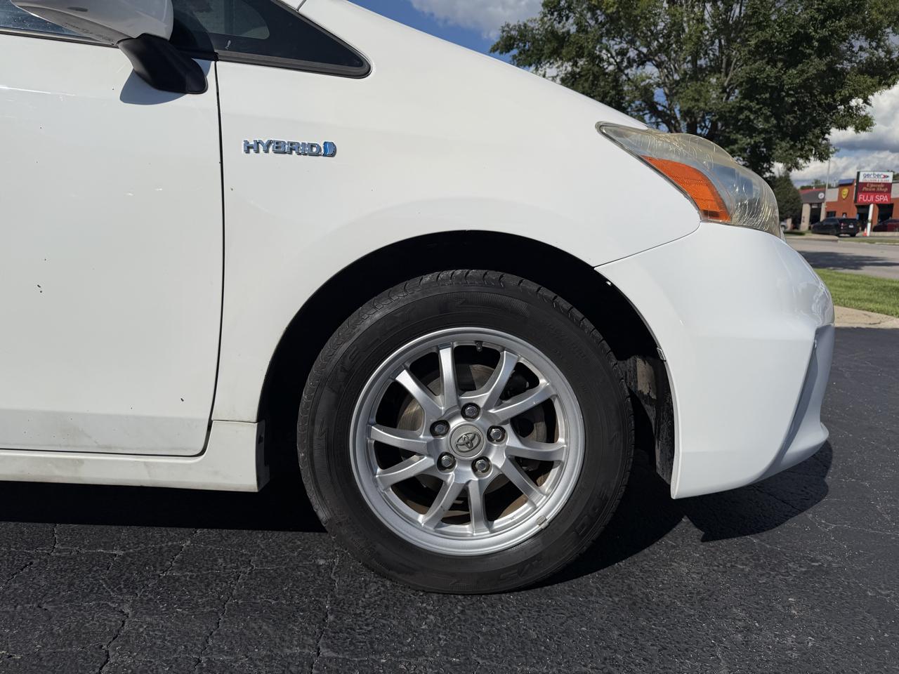 Toyota Prius V 5dr Wgn Three (Natl) 2012