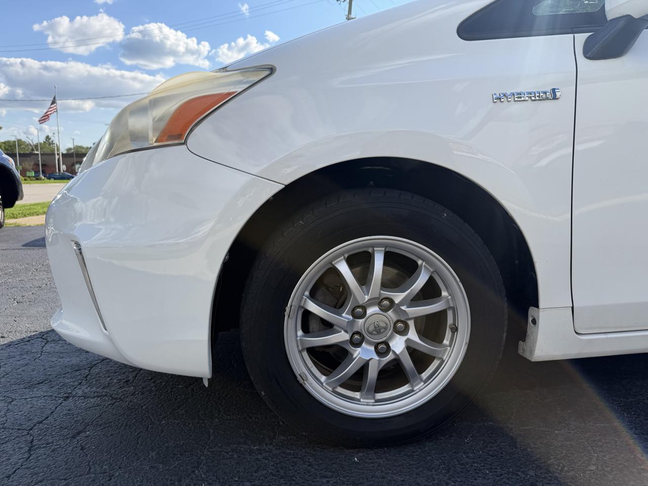 Toyota Prius V 5dr Wgn Three (Natl) 2012