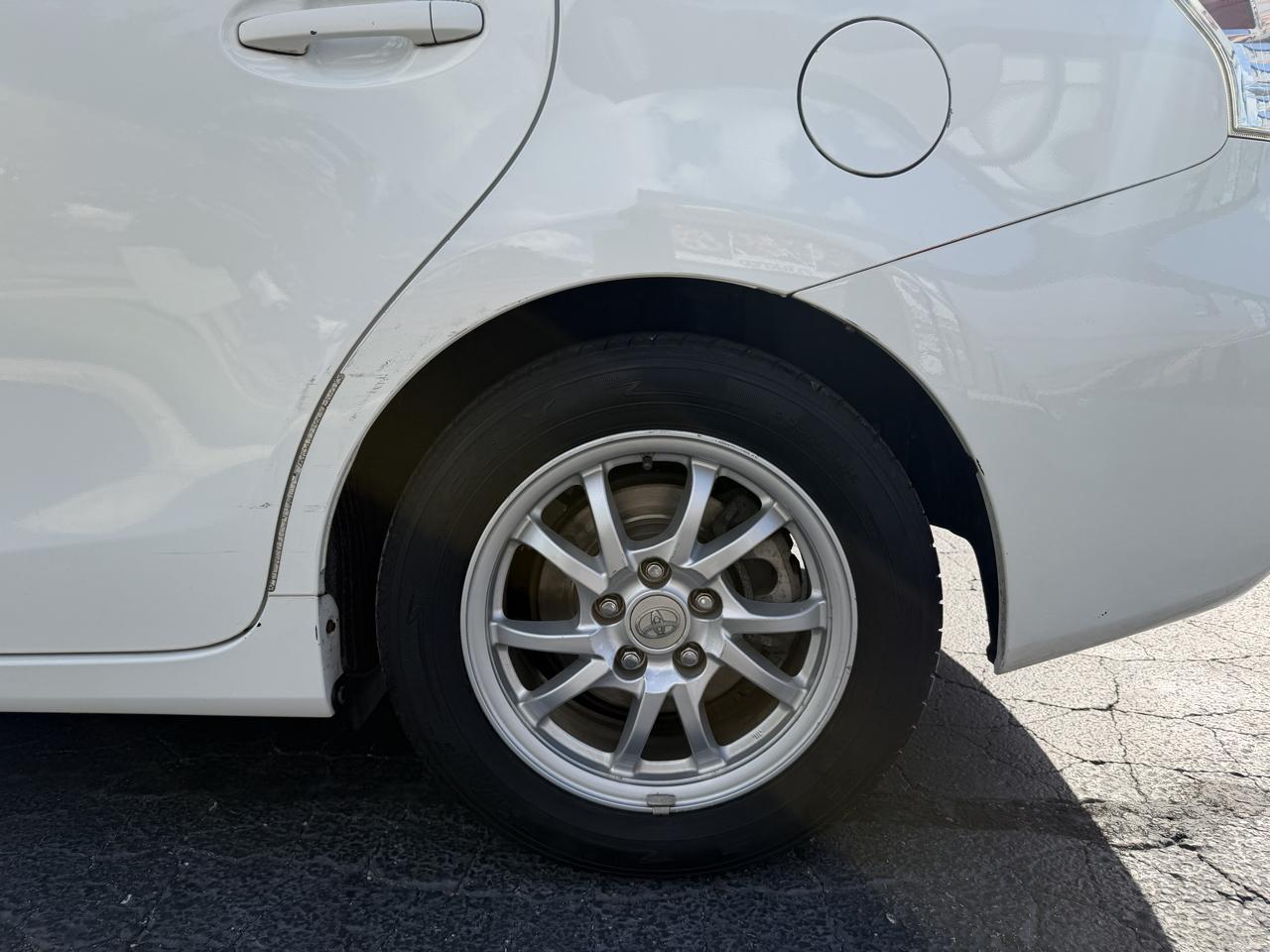 Toyota Prius V 5dr Wgn Three (Natl) 2012