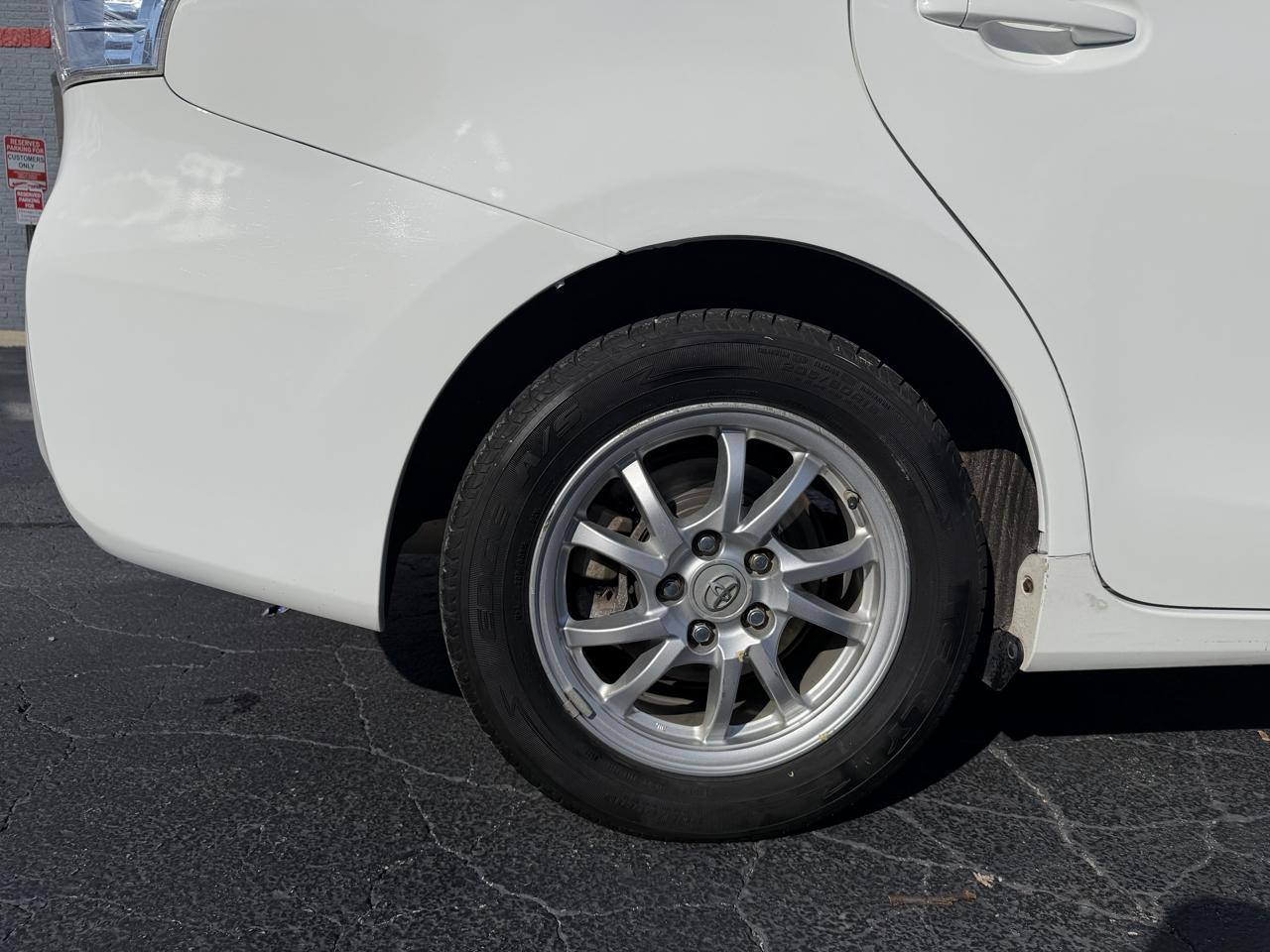 Toyota Prius V 5dr Wgn Three (Natl) 2012